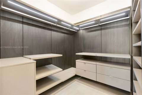 Condo in Miami Beach, Florida, 1 bedroom  № 1737897 - photo 18