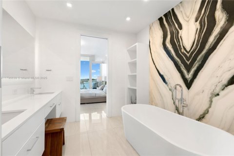 Condo in Miami Beach, Florida, 1 bedroom  № 1737897 - photo 15