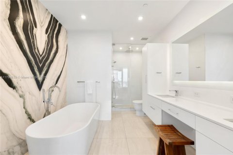 Condo in Miami Beach, Florida, 1 bedroom  № 1737897 - photo 16