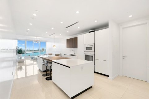 Condo in Miami Beach, Florida, 1 bedroom  № 1737897 - photo 2