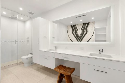 Condo in Miami Beach, Florida, 1 bedroom  № 1737897 - photo 17