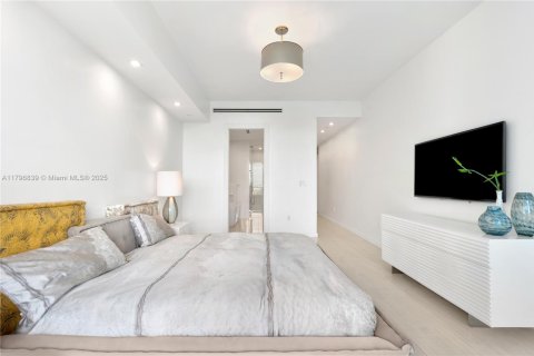 Condo in Miami Beach, Florida, 1 bedroom  № 1737897 - photo 14