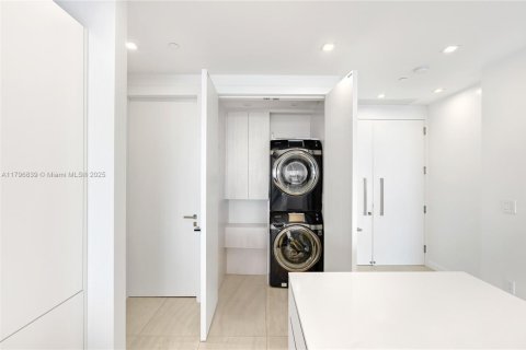 Condo in Miami Beach, Florida, 1 bedroom  № 1737897 - photo 19