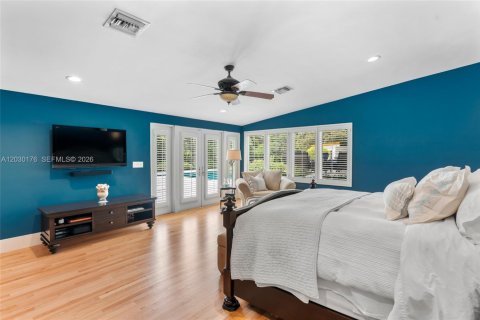 House in Coral Gables, Florida 5 bedrooms, 416.76 sq.m. № 2083801 - photo 24