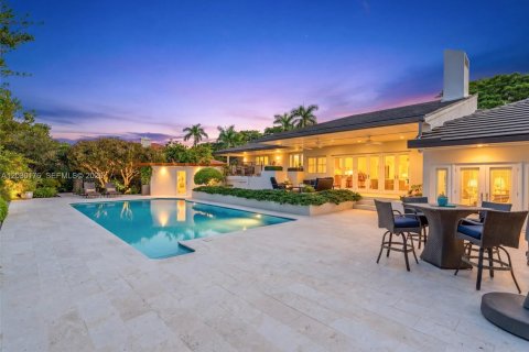 House in Coral Gables, Florida 5 bedrooms, 416.76 sq.m. № 2083801 - photo 5