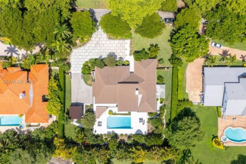 House in Coral Gables, Florida 5 bedrooms, 416.76 sq.m. № 2083801 - photo 3