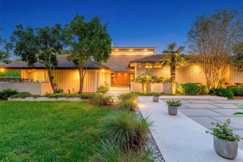 House in Coral Gables, Florida 5 bedrooms, 416.76 sq.m. № 2083801 - photo 6