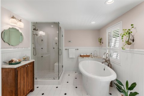 House in Coral Gables, Florida 5 bedrooms, 416.76 sq.m. № 2083801 - photo 28