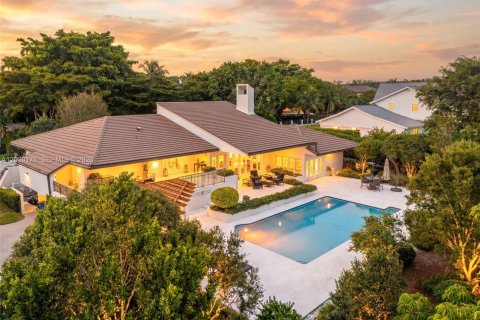House in Coral Gables, Florida 5 bedrooms, 416.76 sq.m. № 2083801