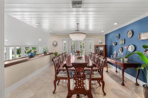 House in Coral Gables, Florida 5 bedrooms, 416.76 sq.m. № 2083801 - photo 14