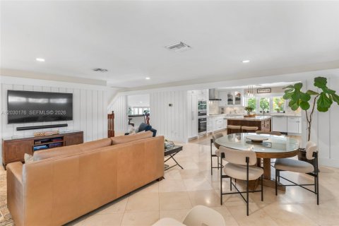 House in Coral Gables, Florida 5 bedrooms, 416.76 sq.m. № 2083801 - photo 22