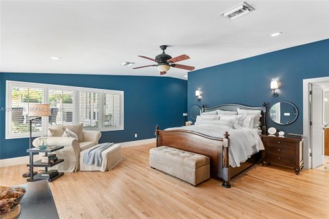 House in Coral Gables, Florida 5 bedrooms, 416.76 sq.m. № 2083801 - photo 23