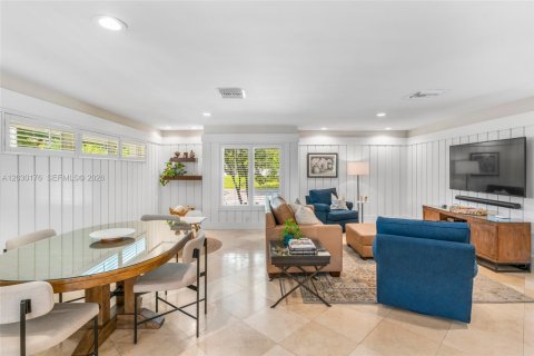 House in Coral Gables, Florida 5 bedrooms, 416.76 sq.m. № 2083801 - photo 21