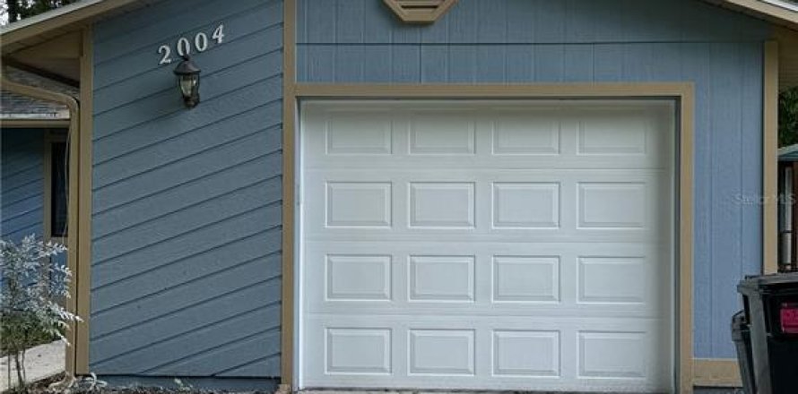 House in Gainesville, Florida 3 bedrooms, 102.19 sq.m. № 2393419