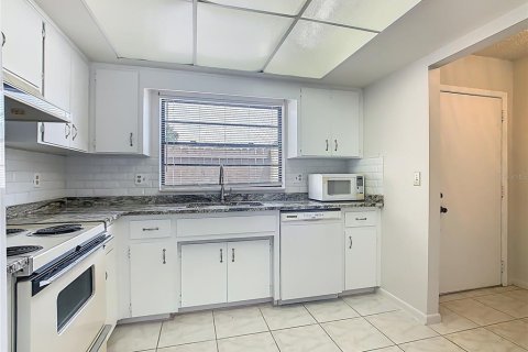 House in Winter Haven, Florida 2 bedrooms, 105.82 sq.m. № 1905971 - photo 4