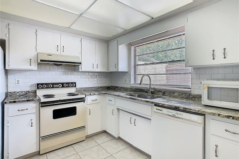 House in Winter Haven, Florida 2 bedrooms, 105.82 sq.m. № 1905971 - photo 3