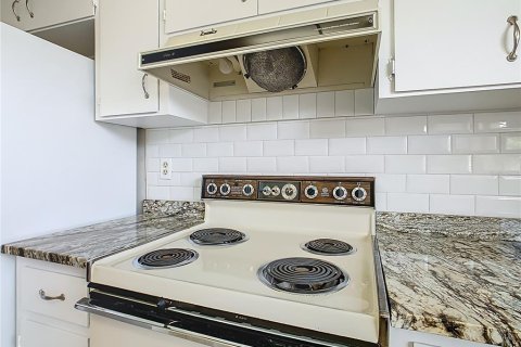House in Winter Haven, Florida 2 bedrooms, 105.82 sq.m. № 1905971 - photo 6