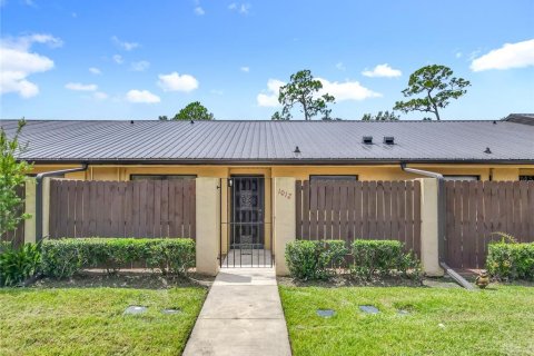 House in Winter Haven, Florida 2 bedrooms, 105.82 sq.m. № 1905971 - photo 1