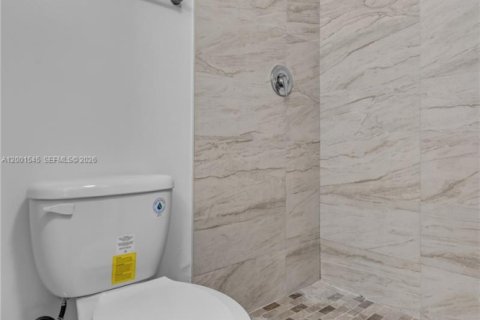 Снять в аренду кондоминиум в Майами, Флорида 3 спальни, 118.36м2, № 2068338 - фото 12