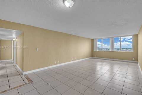 Снять в аренду кондоминиум в Майами, Флорида 3 спальни, 118.36м2, № 2068338 - фото 8