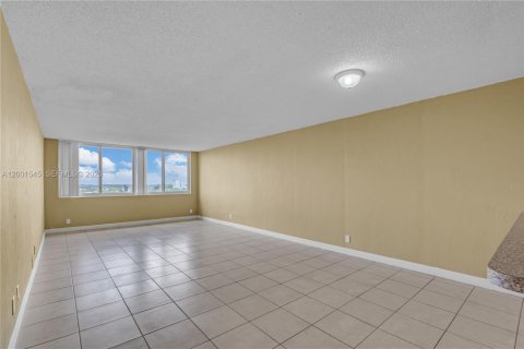 Снять в аренду кондоминиум в Майами, Флорида 3 спальни, 118.36м2, № 2068338 - фото 7