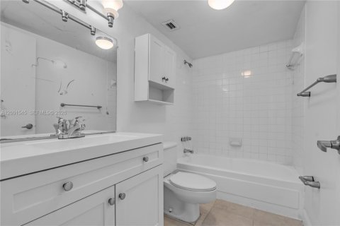 Снять в аренду кондоминиум в Майами, Флорида 3 спальни, 118.36м2, № 2068338 - фото 18