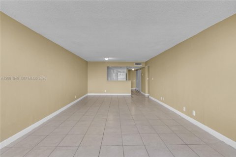 Снять в аренду кондоминиум в Майами, Флорида 3 спальни, 118.36м2, № 2068338 - фото 9