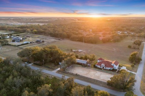Casa en venta en Winter Garden, Florida, 9 dormitorios, 697.23 m2 № 1732637 - foto 1
