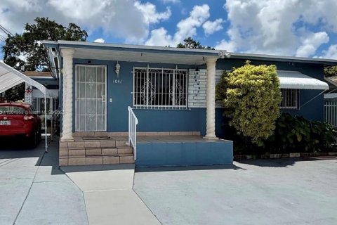Commercial property in Miami, Florida 164.99 sq.m. № 1891950 - photo 1