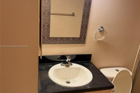 Townhouse in Pembroke Pines, Florida 2 bedrooms, 105.54 sq.m. № 1820323 - photo 29