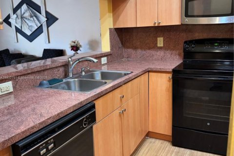 Townhouse in Pembroke Pines, Florida 2 bedrooms, 105.54 sq.m. № 1820323 - photo 13