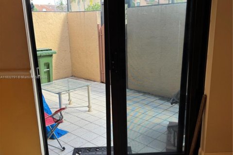 Townhouse in Pembroke Pines, Florida 2 bedrooms, 105.54 sq.m. № 1820323 - photo 26