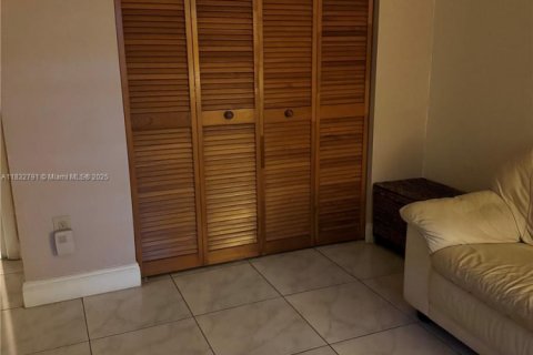 Townhouse in Pembroke Pines, Florida 2 bedrooms, 105.54 sq.m. № 1820323 - photo 28