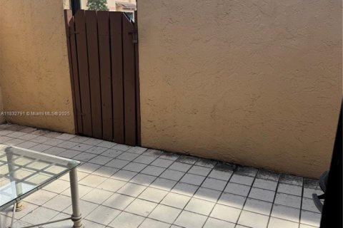 Townhouse in Pembroke Pines, Florida 2 bedrooms, 105.54 sq.m. № 1820323 - photo 25