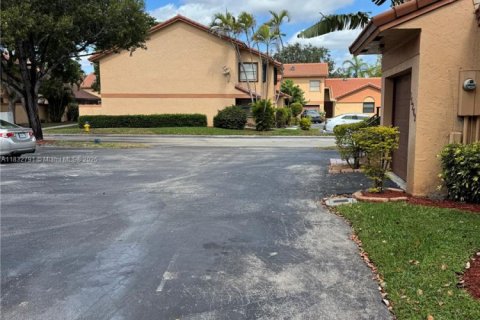 Townhouse in Pembroke Pines, Florida 2 bedrooms, 105.54 sq.m. № 1820323 - photo 4