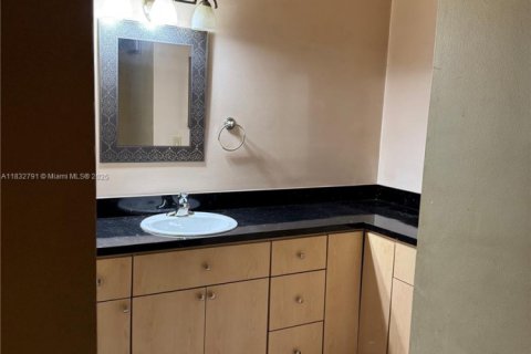 Townhouse in Pembroke Pines, Florida 2 bedrooms, 105.54 sq.m. № 1820323 - photo 21