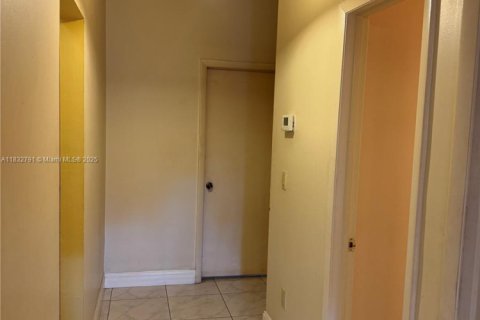 Townhouse in Pembroke Pines, Florida 2 bedrooms, 105.54 sq.m. № 1820323 - photo 23