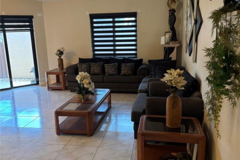 Townhouse in Pembroke Pines, Florida 2 bedrooms, 105.54 sq.m. № 1820323 - photo 6