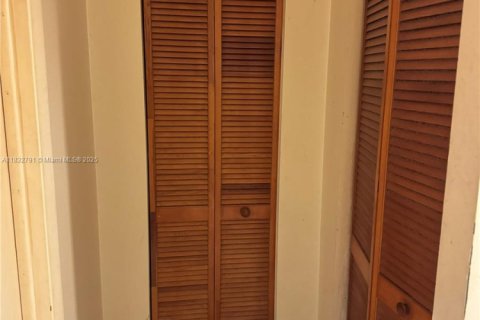 Townhouse in Pembroke Pines, Florida 2 bedrooms, 105.54 sq.m. № 1820323 - photo 22