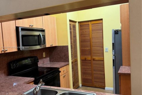 Townhouse in Pembroke Pines, Florida 2 bedrooms, 105.54 sq.m. № 1820323 - photo 9