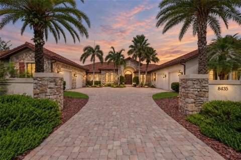 Casa en Bradenton, Florida 3 dormitorios, 447.7 m2 № 2374153