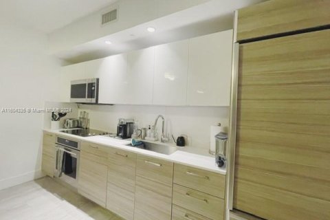Condo in Miami, Florida, 2 bedrooms  № 1875292 - photo 6