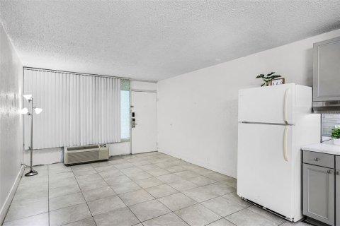 Condo in Davenport, Florida, 1 bedroom  № 1642792 - photo 13