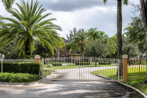 House in Davie, Florida 6 bedrooms, 711.35 sq.m. № 2146322 - photo 6