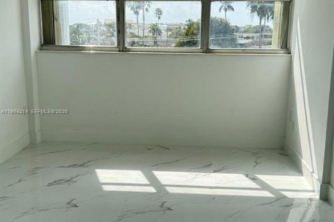Condominio en venta en North Miami Beach, Florida, 1 dormitorio, 76.64 m2 № 2018087 - foto 9