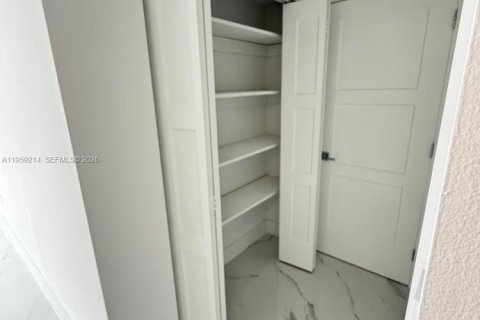 Condo in North Miami Beach, Florida, 1 bedroom  № 2018087 - photo 14