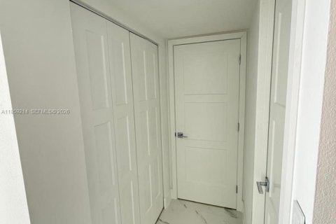 Condominio en venta en North Miami Beach, Florida, 1 dormitorio, 76.64 m2 № 2018087 - foto 8