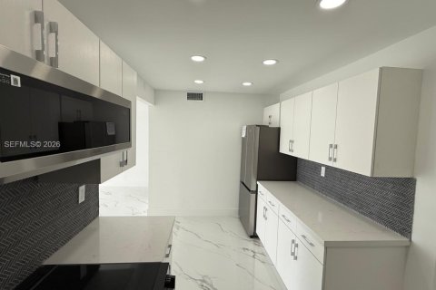 Condominio en venta en North Miami Beach, Florida, 1 dormitorio, 76.64 m2 № 2018087 - foto 4