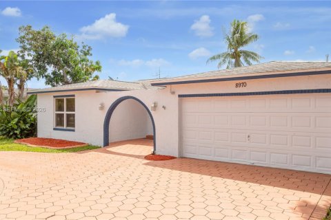 Casa en venta en Pembroke Pines, Florida, 3 dormitorios, 143.35 m2 № 2060283 - foto 2