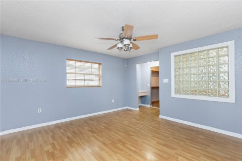Casa en venta en Pembroke Pines, Florida, 3 dormitorios, 143.35 m2 № 2060283 - foto 19